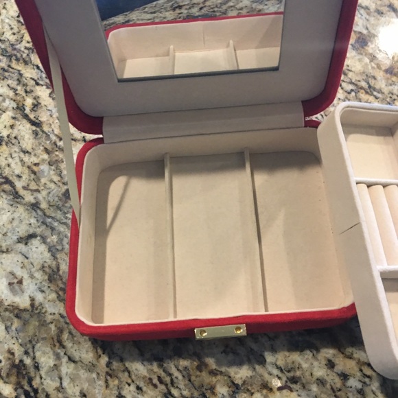 Travel jewelry case in red suede with lift out tray - Picture 3 of 4